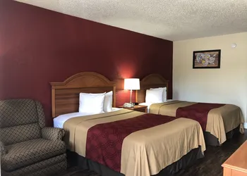 Econo Lodge Pine Bluff hotel thumbnail 6