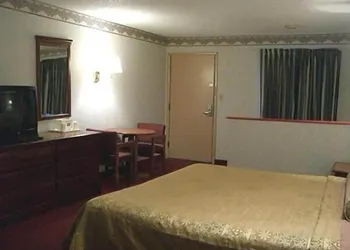 Red Carpet Inn Williamstown hotel thumbnail 4