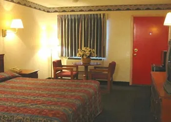 Red Carpet Inn Williamstown hotel thumbnail 5