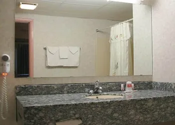 Red Carpet Inn Williamstown hotel thumbnail 6