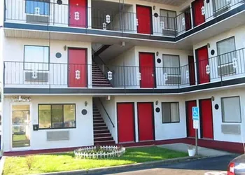 Red Carpet Inn Williamstown hotel thumbnail 8