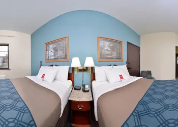 Econo Lodge Inn & Suites Shelbyville hotel thumbnail 2
