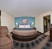 Econo Lodge Inn & Suites Shelbyville hotel detail image 3