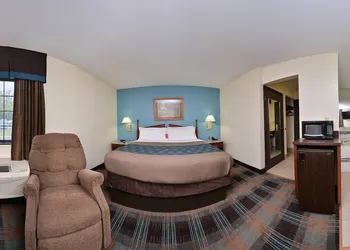 Econo Lodge Inn & Suites Shelbyville hotel thumbnail 3