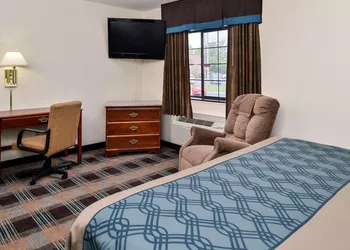 Econo Lodge Inn & Suites Shelbyville hotel thumbnail 5