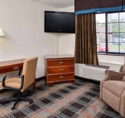 Econo Lodge Inn & Suites Shelbyville hotel detail image 7
