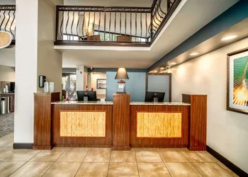 La Quinta Inn & Suites by Wyndham Cocoa Beach Oceanfront hotel thumbnail 2