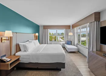 Holiday Inn Hotel & Suites Surrey East Cloverdale by IHG hotel thumbnail 5
