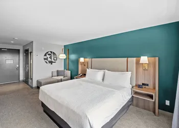 Holiday Inn Hotel & Suites Surrey East Cloverdale by IHG hotel thumbnail 6