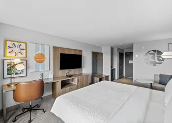 Holiday Inn Hotel & Suites Surrey East Cloverdale by IHG hotel thumbnail 7
