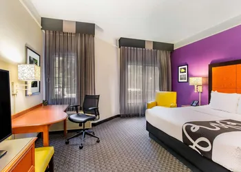 La Quinta Inn & Suites by Wyndham Raleigh Durham Intl AP hotel thumbnail 4
