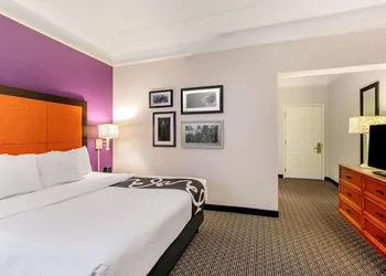 La Quinta Inn & Suites by Wyndham Raleigh Durham Intl AP hotel thumbnail 5