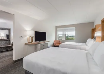 Holiday Inn Columbus by IHG hotel thumbnail 7