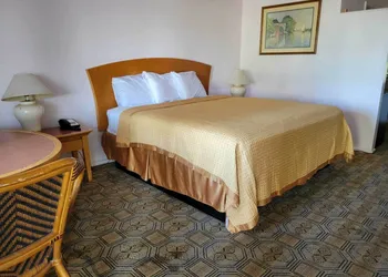Emerald Inn & Lounge hotel thumbnail 6