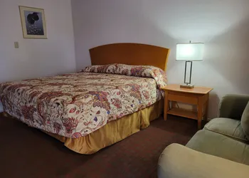 Emerald Inn & Lounge hotel thumbnail 8