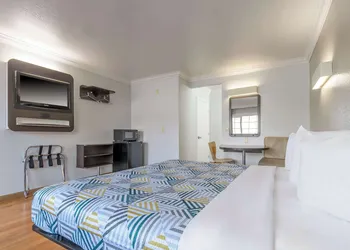 Motel 6 San Jose, CA - Convention Center hotel thumbnail 4