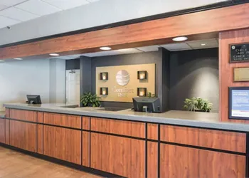 Comfort Inn by the Bay hotel thumbnail 2