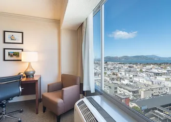 Comfort Inn by the Bay hotel thumbnail 8