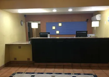 Ramada by Wyndham Santa Fe hotel thumbnail 2