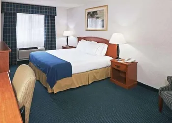 Ramada by Wyndham Santa Fe hotel thumbnail 3