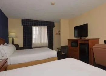 Ramada by Wyndham Santa Fe hotel thumbnail 4