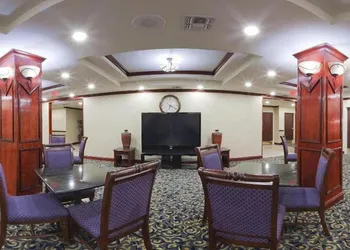 Holiday Inn Express & Suites Pampa by IHG hotel thumbnail 2