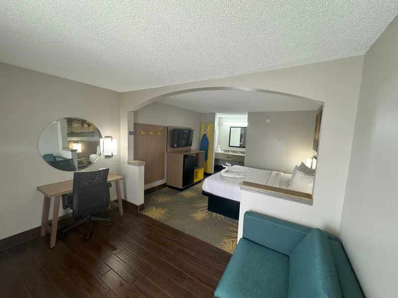 Days Inn & Suites by Wyndham Tuscaloosa - Univ. of Alabama hotel detail image 2