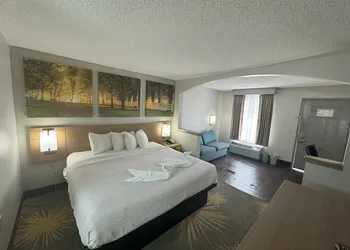 Days Inn & Suites by Wyndham Tuscaloosa - Univ. of Alabama hotel thumbnail 3