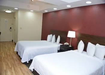 Red Roof Inn PLUS+ & Suites Chattanooga - Downtown hotel thumbnail 4