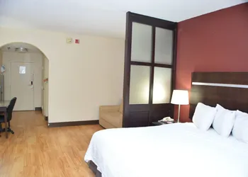Red Roof Inn PLUS+ & Suites Chattanooga - Downtown hotel thumbnail 8