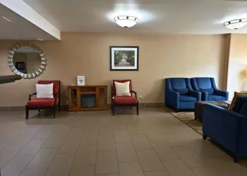 Comfort Inn Falls Church - Tysons Corner hotel thumbnail 2