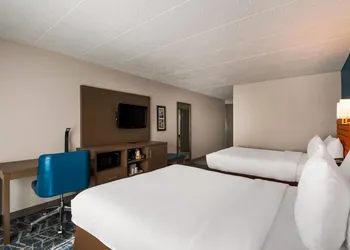 Comfort Inn Falls Church - Tysons Corner hotel thumbnail 7