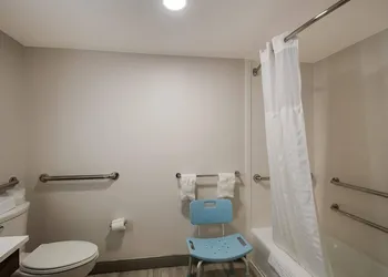Comfort Inn Falls Church - Tysons Corner hotel thumbnail 8