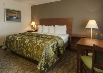 Econo Lodge Cherokee Near Island Park hotel thumbnail 4