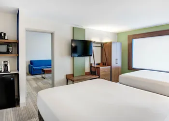 Holiday Inn Express Woodbridge by IHG hotel thumbnail 3