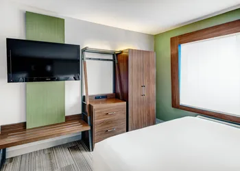 Holiday Inn Express Woodbridge by IHG hotel thumbnail 5