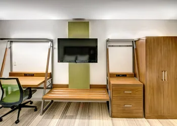 Holiday Inn Express Woodbridge by IHG hotel thumbnail 6