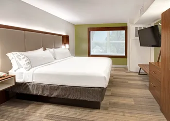 Holiday Inn Express Woodbridge by IHG hotel thumbnail 7