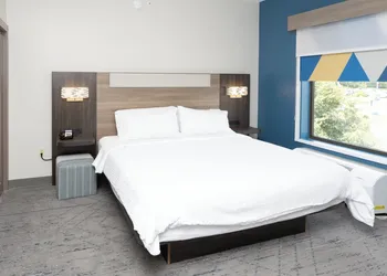 Holiday Inn Express Hotel & Suites Mt. Holly by IHG hotel thumbnail 8