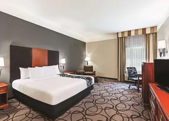 La Quinta Inn & Suites by Wyndham Granbury hotel thumbnail 6