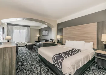 La Quinta Inn & Suites by Wyndham Granbury hotel thumbnail 7