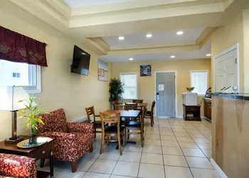 Econo Lodge West Yarmouth on Cape Cod hotel thumbnail 2