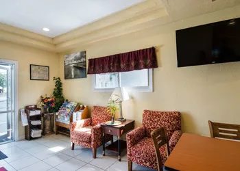 Econo Lodge West Yarmouth on Cape Cod hotel thumbnail 3