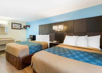 Econo Lodge West Yarmouth on Cape Cod hotel thumbnail 6