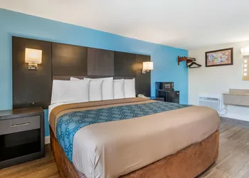 Econo Lodge West Yarmouth on Cape Cod hotel thumbnail 7