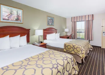 Baymont by Wyndham Clarksville Northeast hotel thumbnail 4