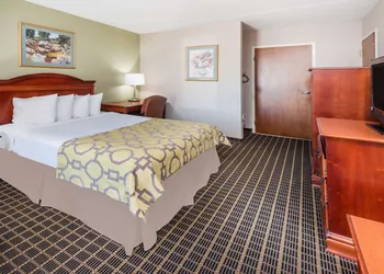Baymont by Wyndham Clarksville Northeast hotel thumbnail 6