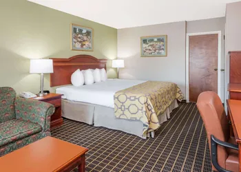 Baymont by Wyndham Clarksville Northeast hotel thumbnail 7