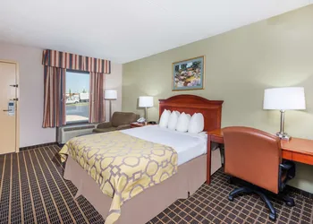 Baymont by Wyndham Clarksville Northeast hotel thumbnail 8