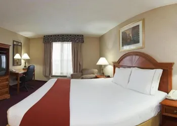 Holiday Inn Express Hotel & Suites Woodhaven by IHG hotel thumbnail 8